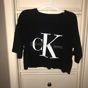 Calvin Klein cropped black tee shirt